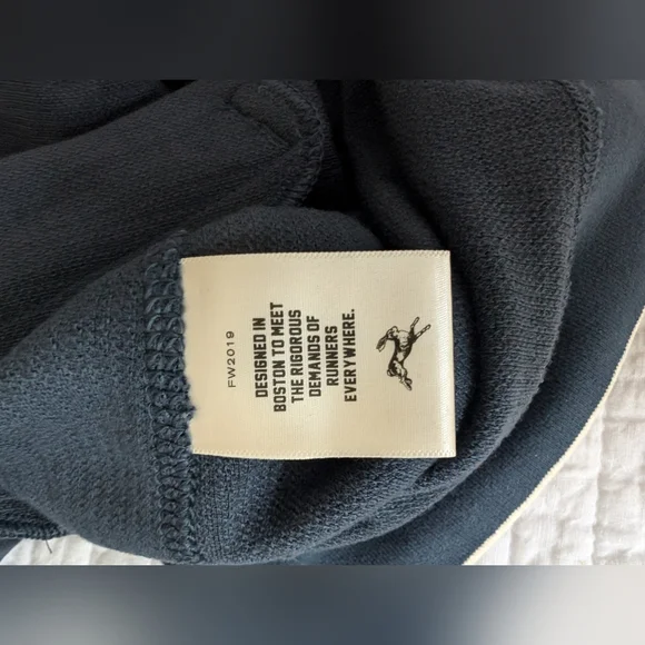 Tracksmith Merino Emil Shawl - Picture 3 of 11